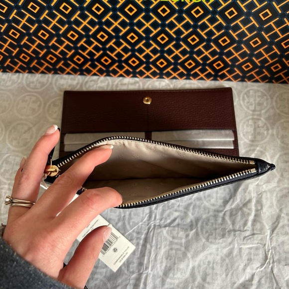 Tory Burch Blake Color Block Slim Envelope Wallet Tory Navy Muscadine Gold - Picture 8 of 9